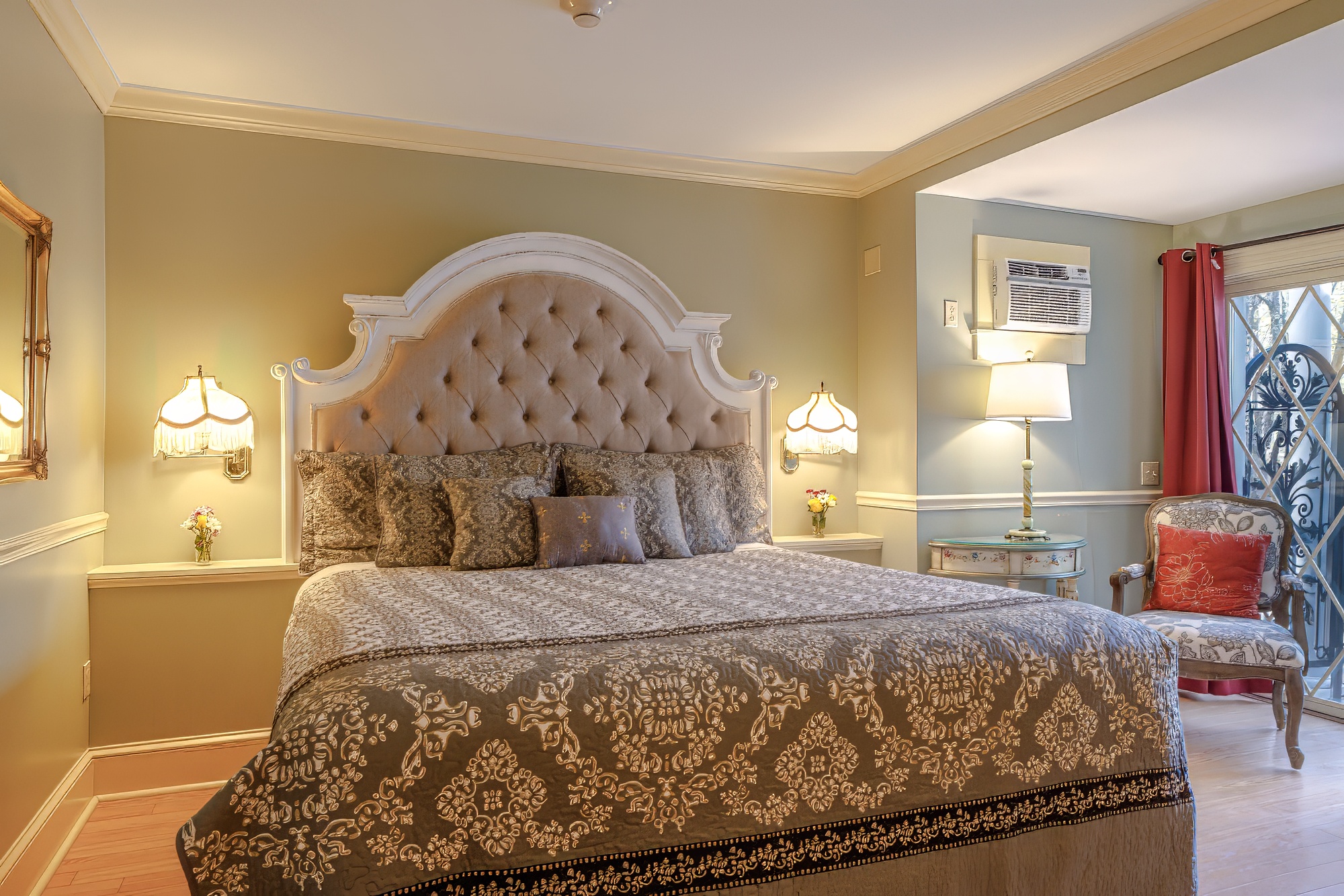 24-Mina Monte Booking.com-DTP