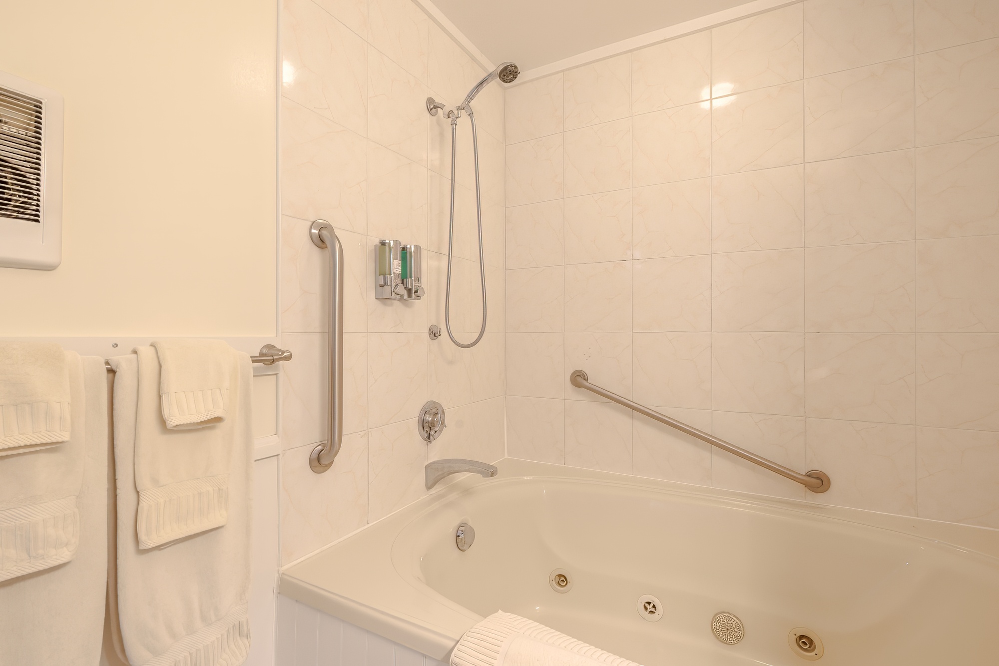 46-Mina Monte Booking.com-DTP