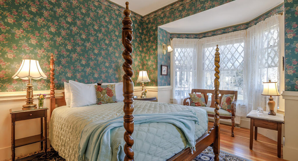 Agamont Queen Guestroom