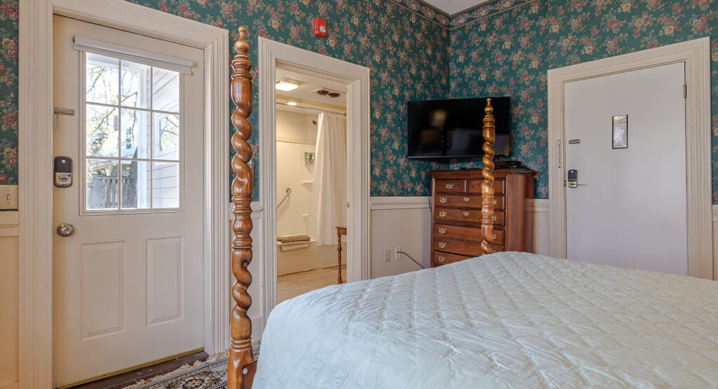 Agamont bathroom door