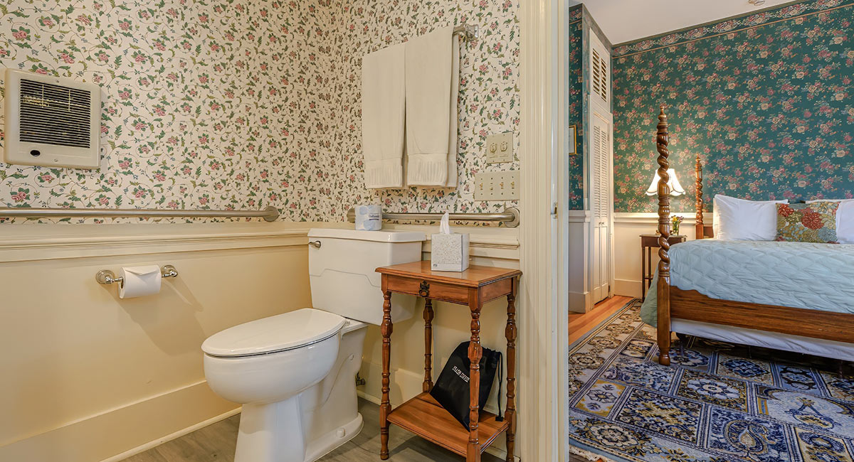 Agamont bathroom