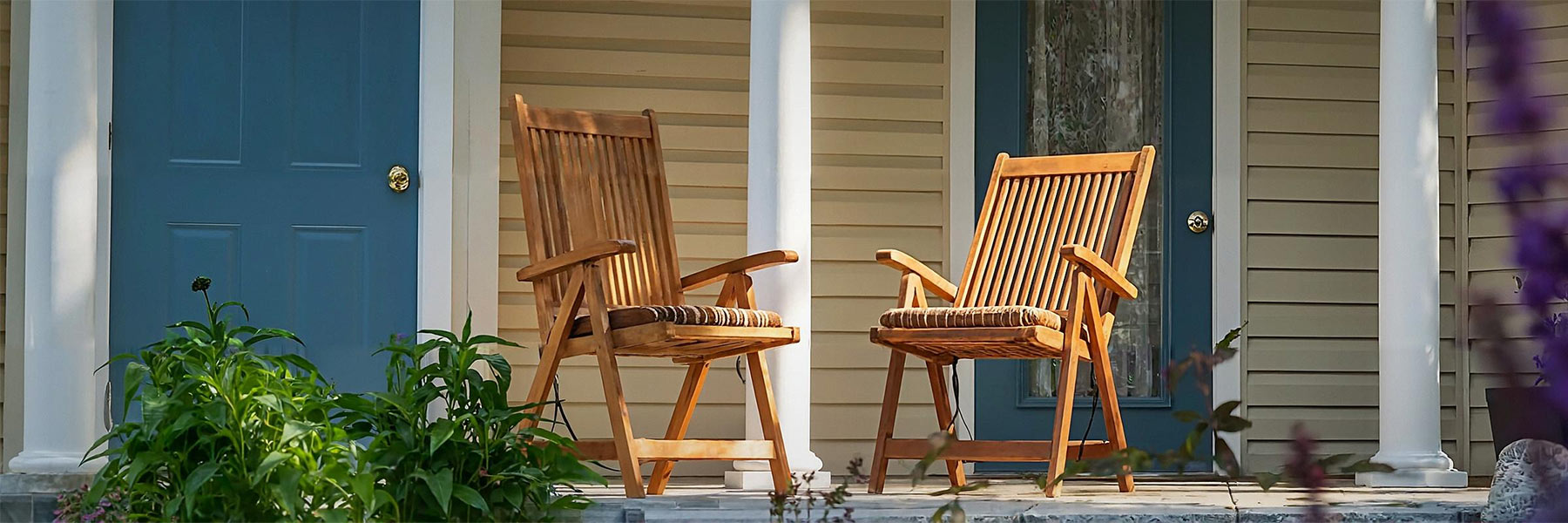 Ashe Cottage Exterior chairs