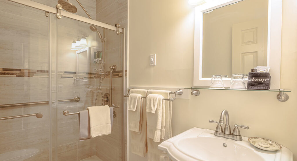 The Del Isle Room bathroom