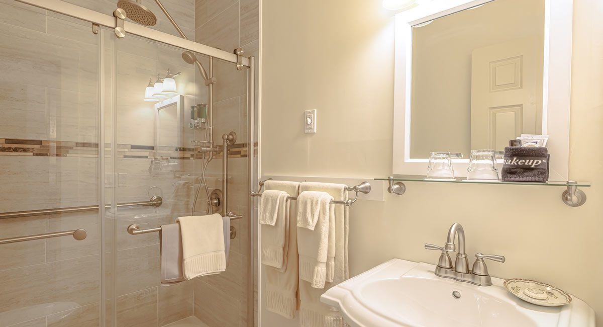 The Del Isle Room bathroom