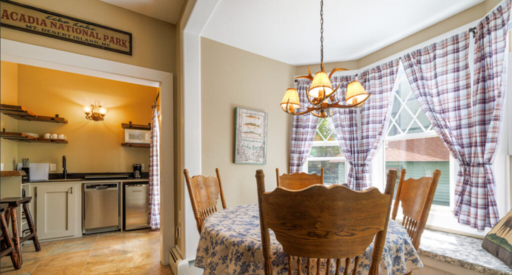 Echo Lake kitchen table