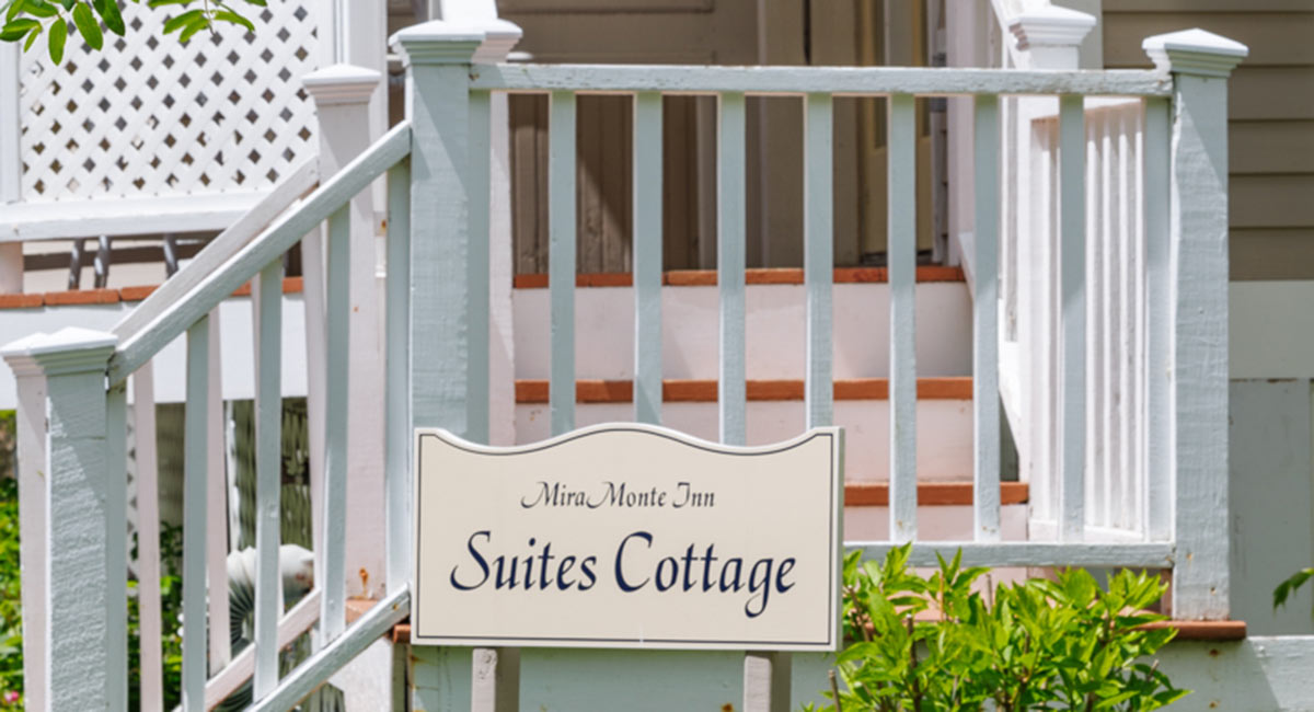 Suites Cottage sign
