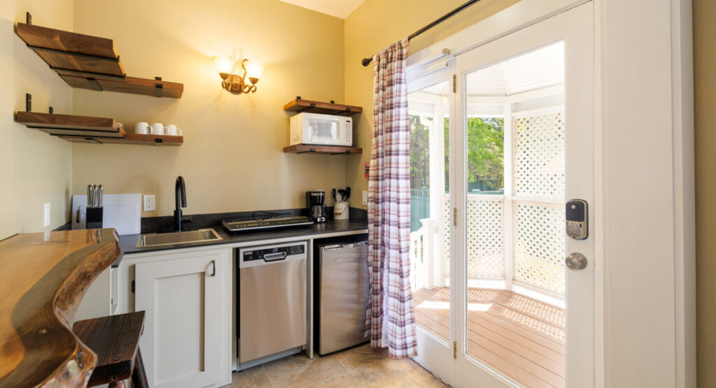 Echo Lake kitchenette