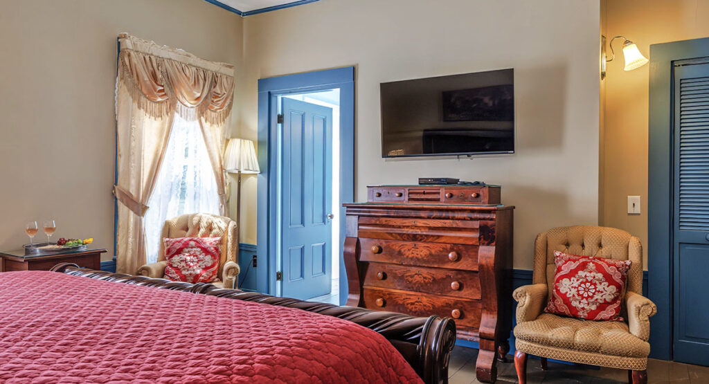 Grand Central TV and view into bath