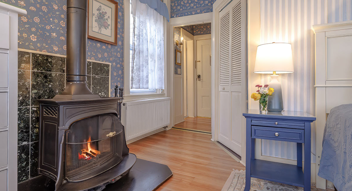 Louisburg Queen Guestroom