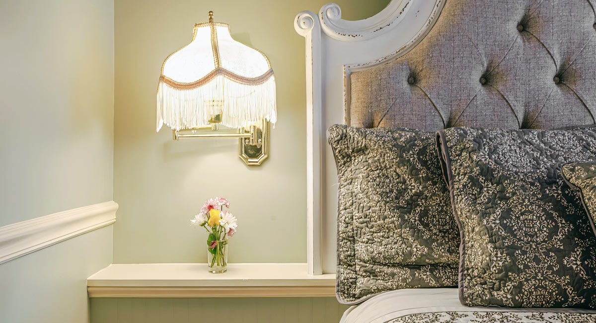 St Saveur bed close up