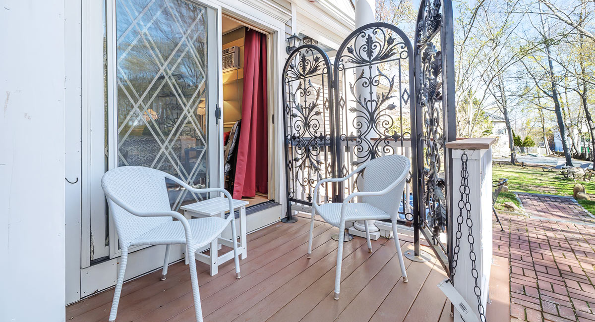St Saveur patio