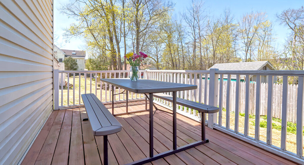 Wingwood Suite picnic table