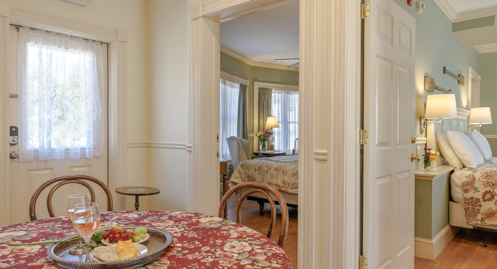 Wingwood Suite bed and kitchen