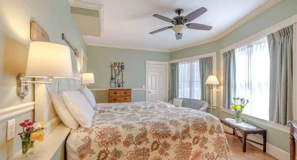 Wingwood Suite king bed