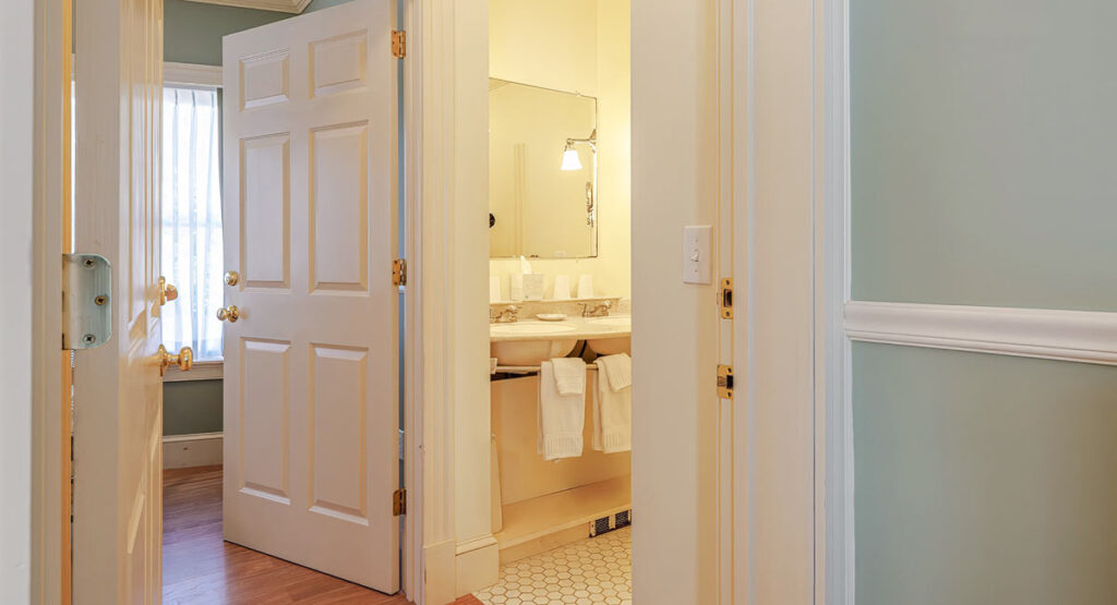 Wingwood Suite bathroom