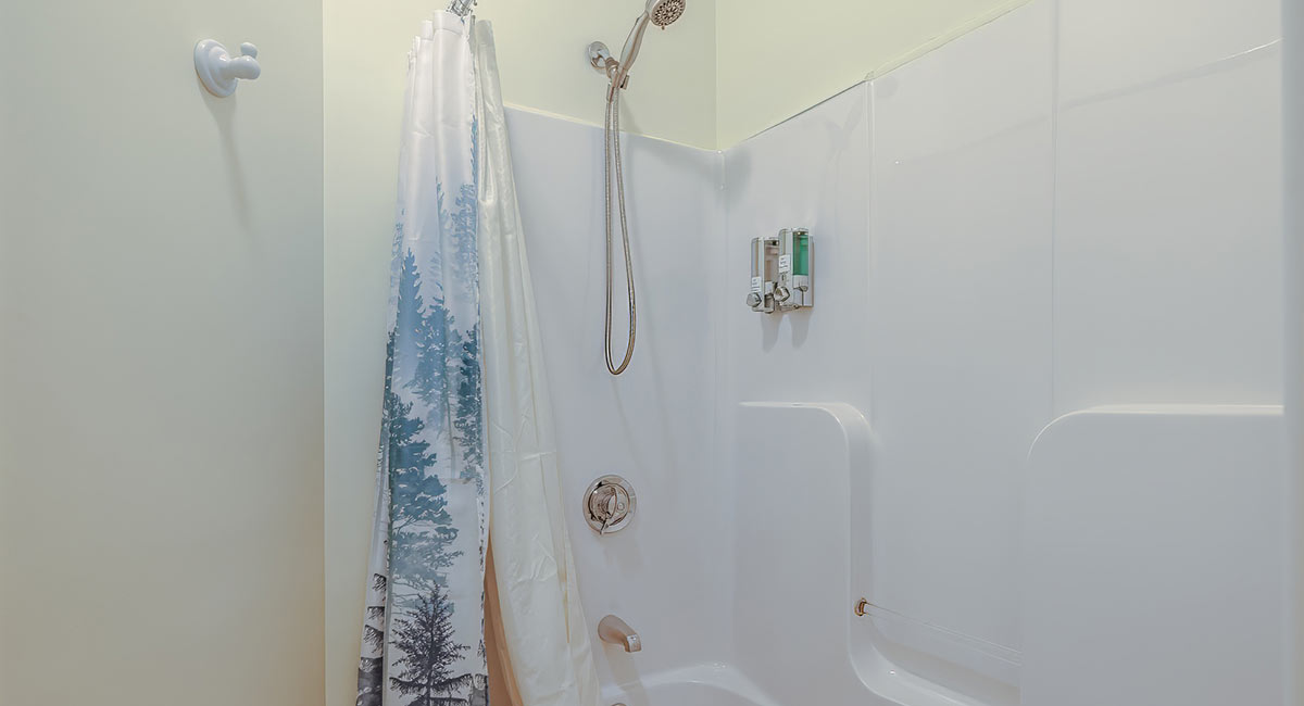 Wingwood Suite tub